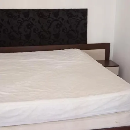 1 Bedroom In Eden Near Casino And The Beachplatinum Apartament *